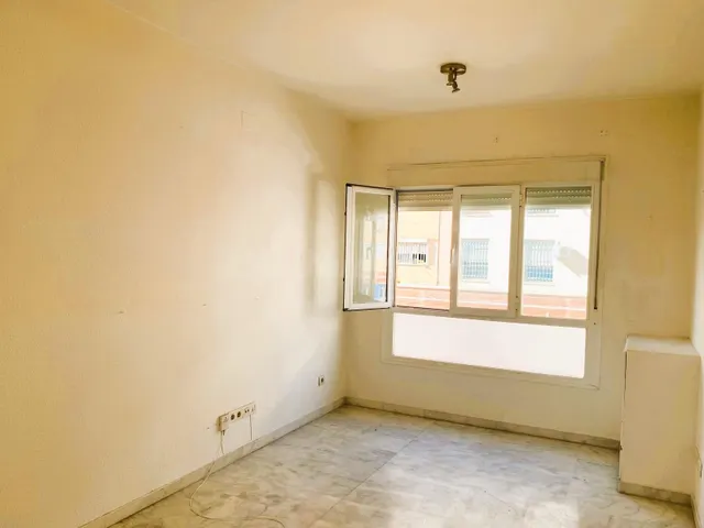 Inversión Inteligente & Piso con Licencia Turística en Sevil - foto 4