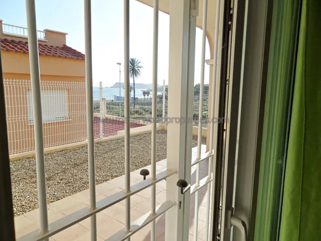 PLANTA BAJA CON AMPLIA TERRAZA  Y VISTAS AL MAR — 13