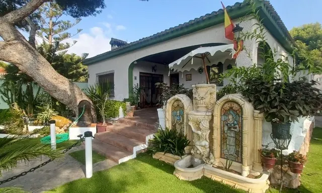 Villa de 3 dormitorios, 3 baños en campo amor ( Orihuela Costa ) — 10