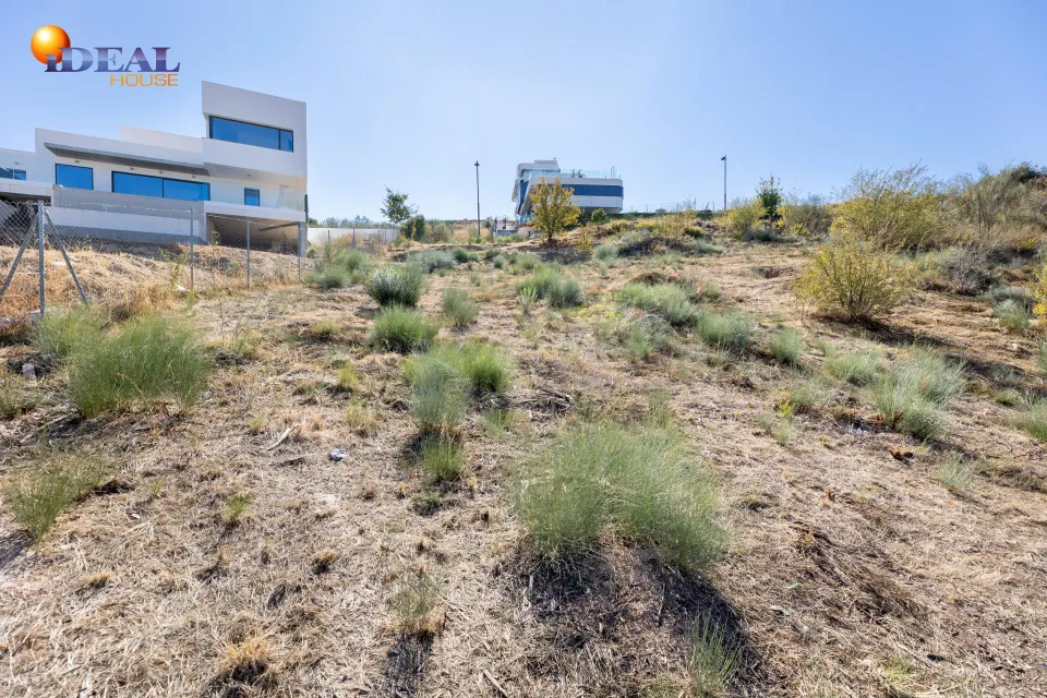 Parcela residencial con proyecto y licencia para construir ya