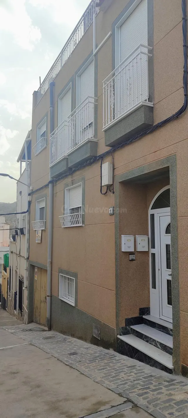 GRAN OPORTUNIDAD: CASA CON 3 DORMITORIOS, GARAJE Y PATIO EN 