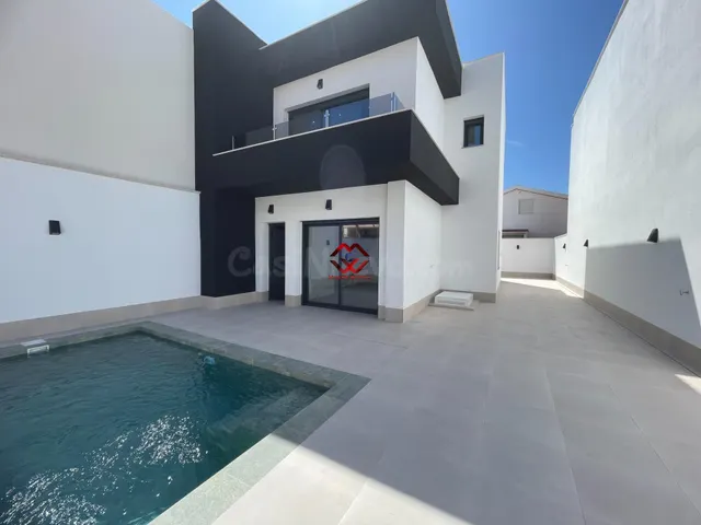 Chalet independiente de diseño con piscina privada y jardín en Heredades — 2