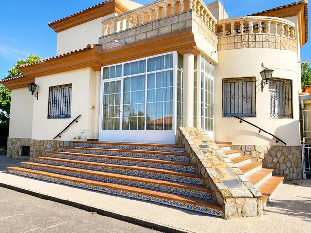 Chalet a 10 minutos de Albacete con Amplio Terreno y Piscina