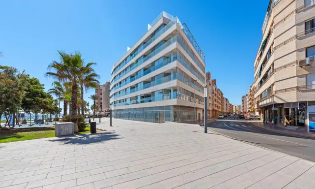 Piso en venta en Torrevieja con vistas al mar — 33