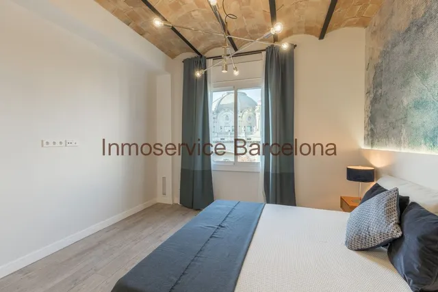 ESPECTACULAR PISO EN EL CENTRO DE BARCELONA — 3