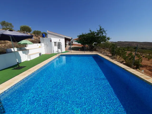 EXCELENTE CHALET EN MONTEALEGRE DEL CASTILLO - foto 2