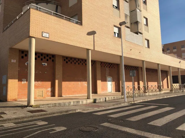 LOCAL EN VENTA EN C/ PAPA JUAN XXIII — 2