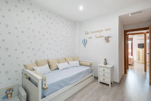 Amplia casa de 182 m2 con patio, gran sótano y a menos de 5 minutos del metro — 22