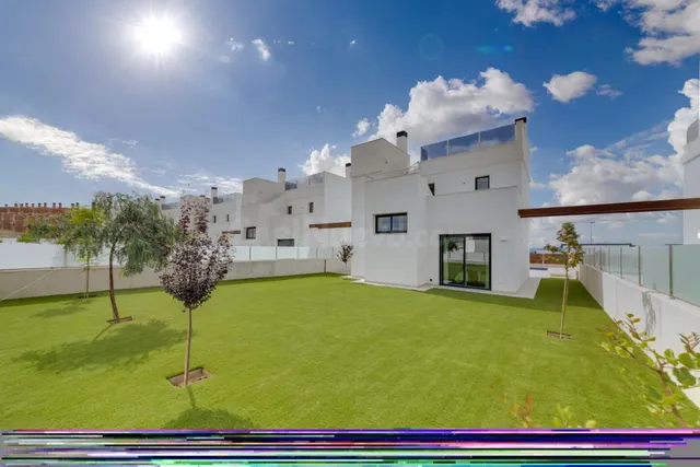 Venta de villa en El campello, de 119m2 con 3 dormitorios y  - foto 2