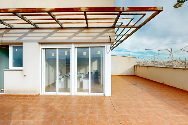 Un ático para estrenar. Una terraza para disfrutar. Una vida por comenzar. — 17