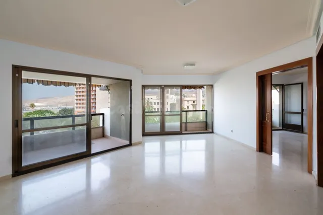 Amplio piso de 218 m2 en alquiler en el Residencial Oliveros - foto 2