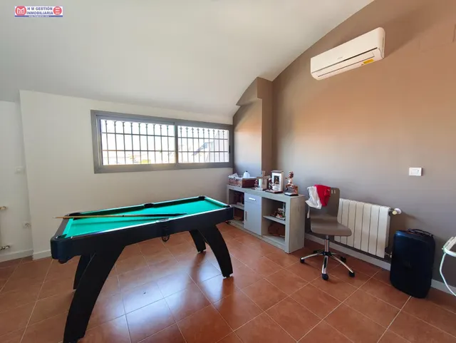 Adosado reformado con buhardilla, garaje y patio — 42