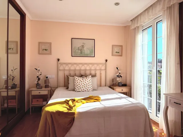 Casa con cuatro dormitorios, terrazas y amplio garaje en Oleiros — 48
