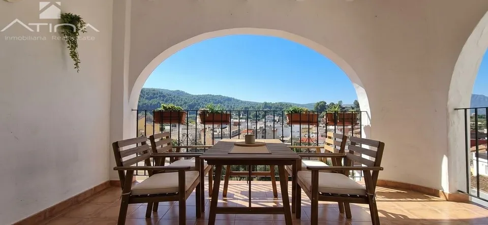 Casa de pueblo con encanto y vistas a la montaña