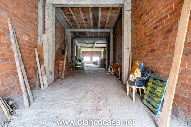Local Comercial muy bien situado — 9
