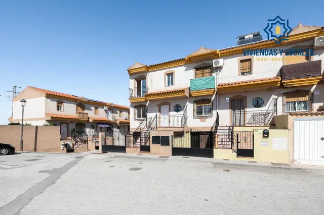 ¡Casa pareada con patio privado en Cijuela! Granada — 28