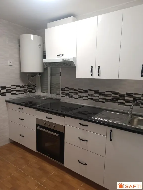 ¡Tu nuevo hogar en el corazón de Valdepeñas te está esperand