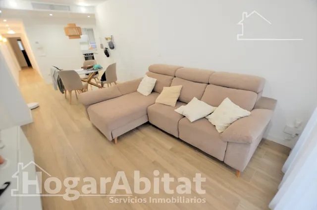 Impecable y reformado en residencial con terraza, piscina y dos plazas de garaje, cerca del centro — 3