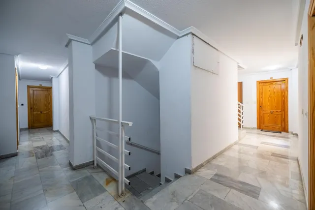 Apartamento de 1 dormitorio con dos terrazas en el centro de Torrevieja — 16