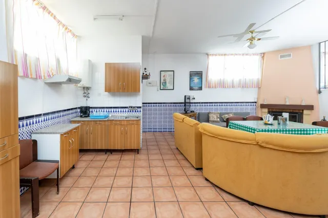 Amplio Chalet con piscina, pista deportiva y vistas en Ogíjares. — 24
