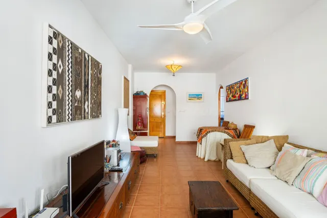 Apartamento en Campoamor 800m de la playa - foto 2