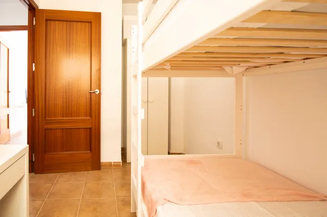 VIVIENDA TOTALMENTE AMUEBLADA CON PATIO INTERIOR — 16