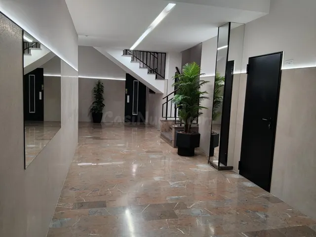 Piso de 72m2 útiles. Distribuido en tres dormitorios, salón, cocina, baño, despensa y amplio balcón — 2