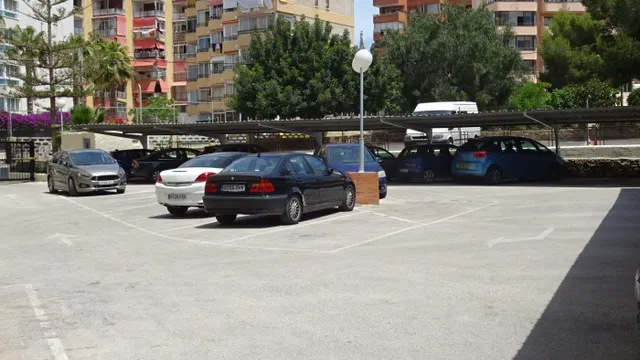 Amplio piso con 3 dormitorios en zona Rincon de Loix. — 29