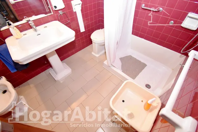 AMPLIA CASA CON LOCAL COMERCIAL, GARAJE Y TERRAZA — 43