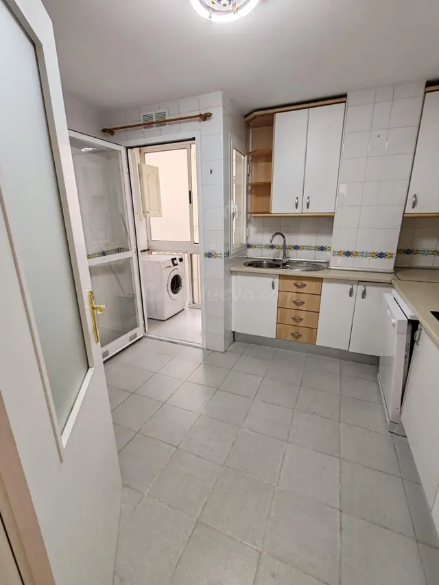 Piso sin amueblar y con garaje opcional - foto 4