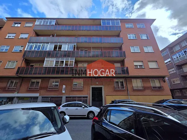 Amplia vivienda de 4 dormitorios con dos terrazas acristaladas en venta la zona sur de Ávila — 2