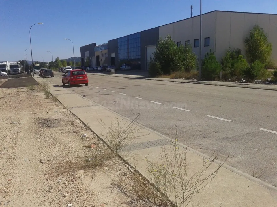 SE VENDE PARCELA INDUSTRIAL EN GOLMAYO
