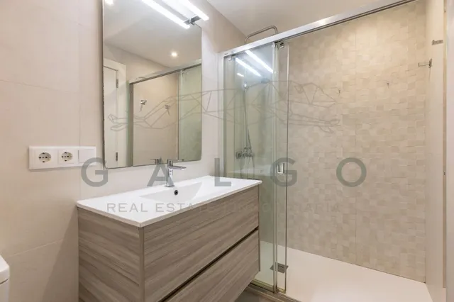 Comprar piso reformado con garaje junto a Plaza Xúquer — 26