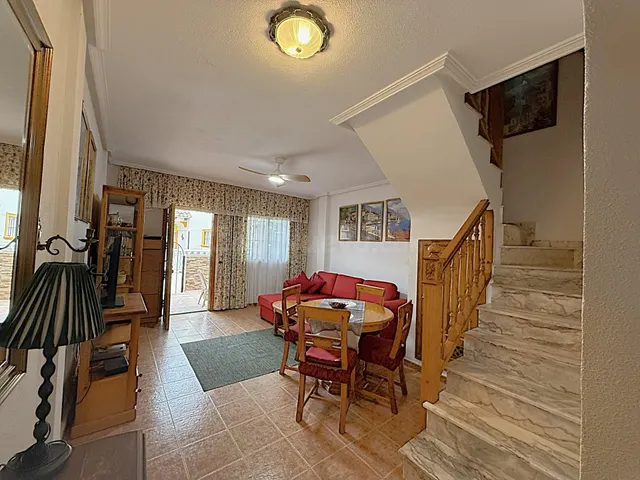 Bonita casa con piscina comunitaria en Punta Prima - foto 5