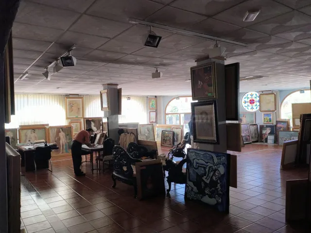 Gran local comercial de 800m2 en Avenida Fernando de los Río - foto 4