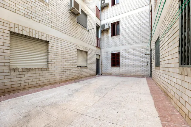 Amplio piso de 4 dormitorios en la prestigiosa urbanización Jardín de la Reina. Garaje y trastero — 19