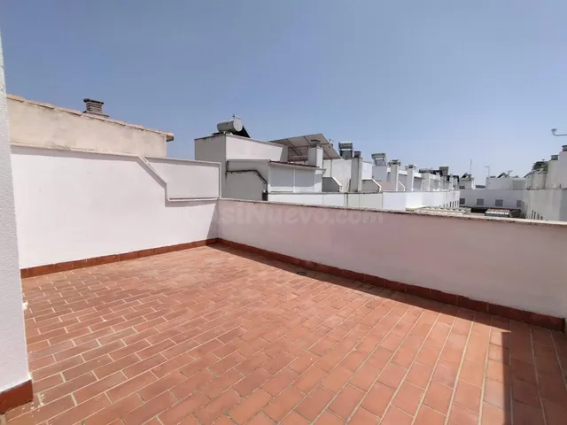 Venta de Adosado con garaje, trastero, patio y azotea en Buj - foto 3