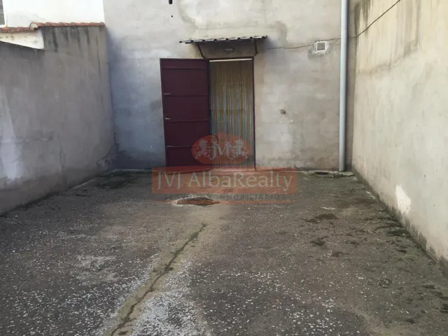 LOCAL EN VENTA O ALQUILER - ZONA HOSPITAL — 6