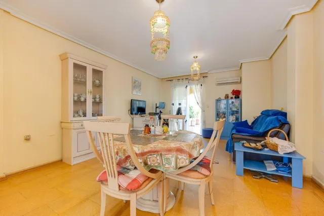Bungalow en planta baja con amplio jardín privado y aparcamiento en Cabo Roig — 16