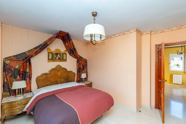 CHALET INDEPENDIENTE CON PISCINA PRIVADA, JARDÍN Y GARAJE EN MONACHIL — 46