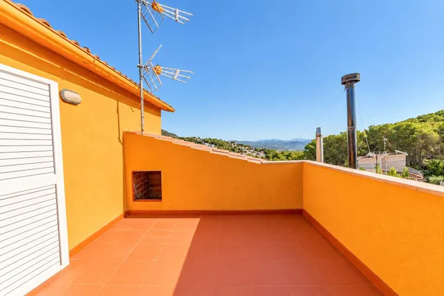 CASA FAMILIAR CON PISCINA, PRIVACIDAD Y ESPECTACULARES VISTAS A LA MONTAÑA EN LAS PALMERAS, CANYELLES — 21