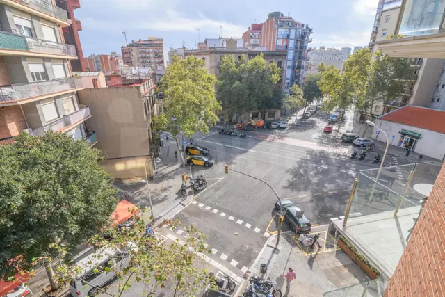 Amplio piso de 4 habitaciones con terraza, parking y trastero — 46