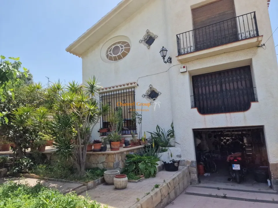 SE VENDE CHALET EN ELCHE