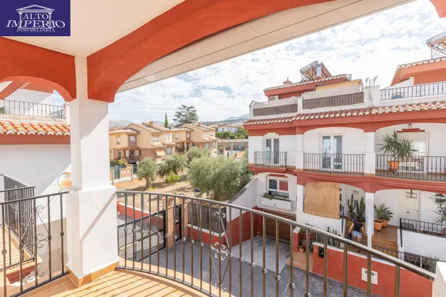 Adosada con 4 dormitorios, amplias terrazas y vistas a Granada y sierra nevada — 27