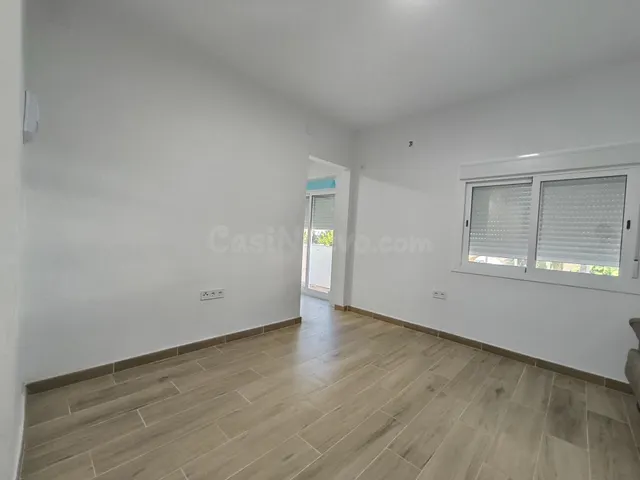 Casa de tres dormitorios semi-amueblada y reformada de alqui - foto 4