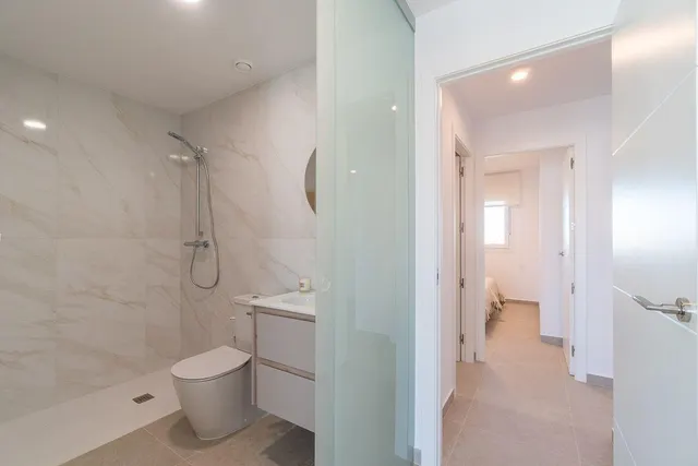 Apartamentos de 2 dormitorios con amplias zonas verdes y vistas al mar, zona Playa Flamenca — 21