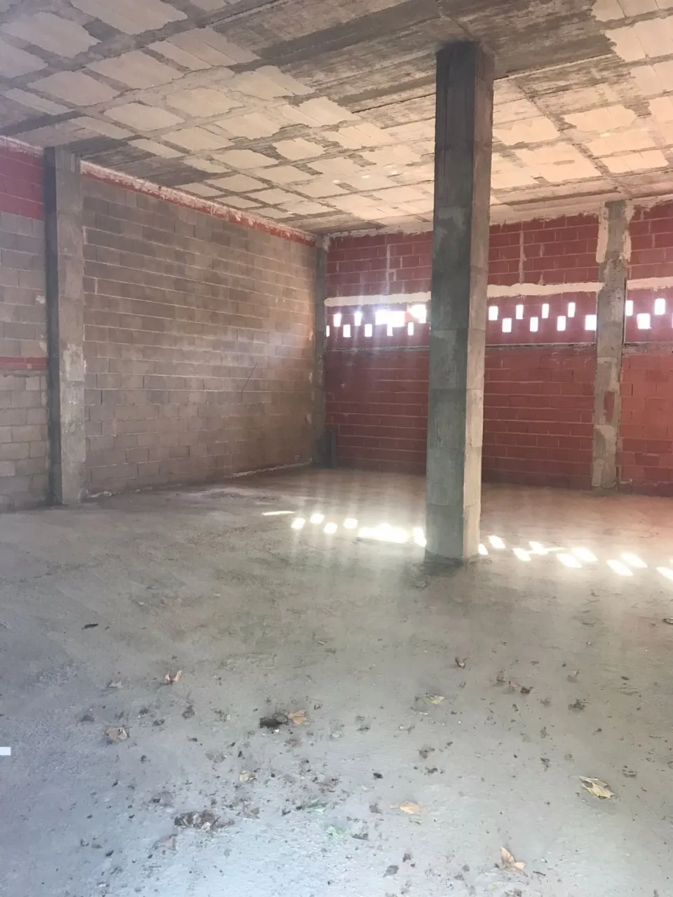 Local de 252 m2 en el poligono campo alto