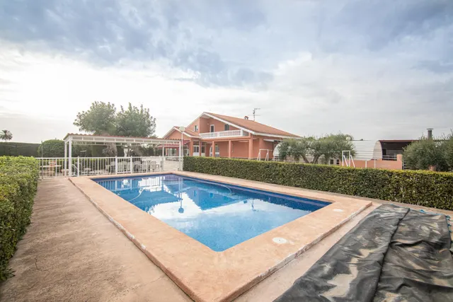 Chalet sito en Valverde con 6 habitaciones, 3 baños, piscina y garaje — 16