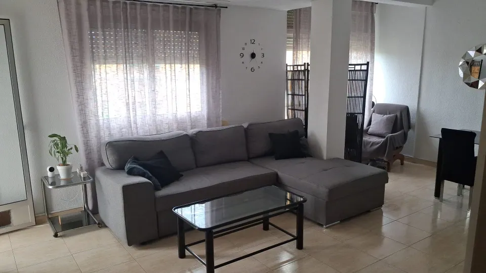 Venta piso reformado junto hospital - tercero sin ascensor
