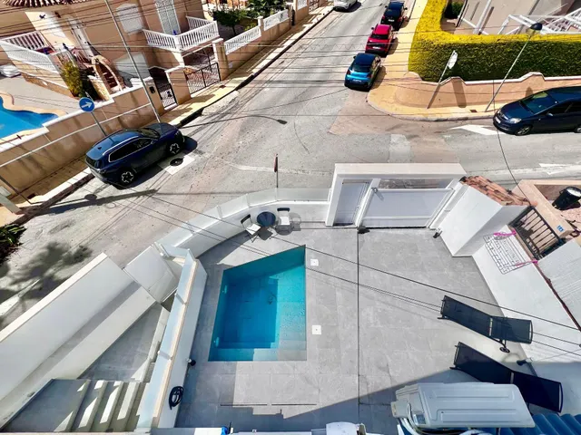 Villa de 5 dormitorios y 4 baños en San Miguel de Salinas (Alicante) — 43